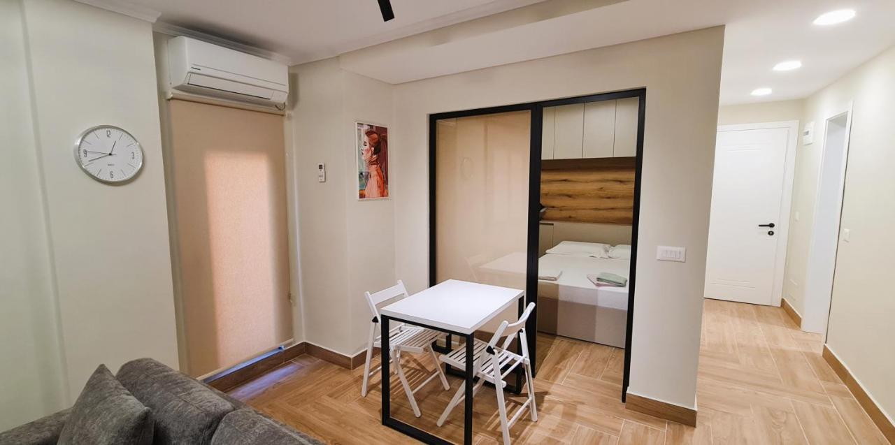 2V1 - Center Apartment 4 Tirana Bagian luar foto