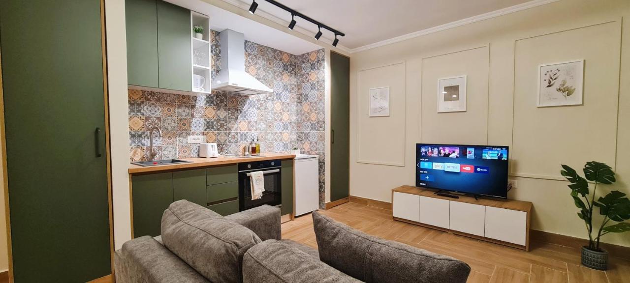 2V1 - Center Apartment 4 Tirana Bagian luar foto