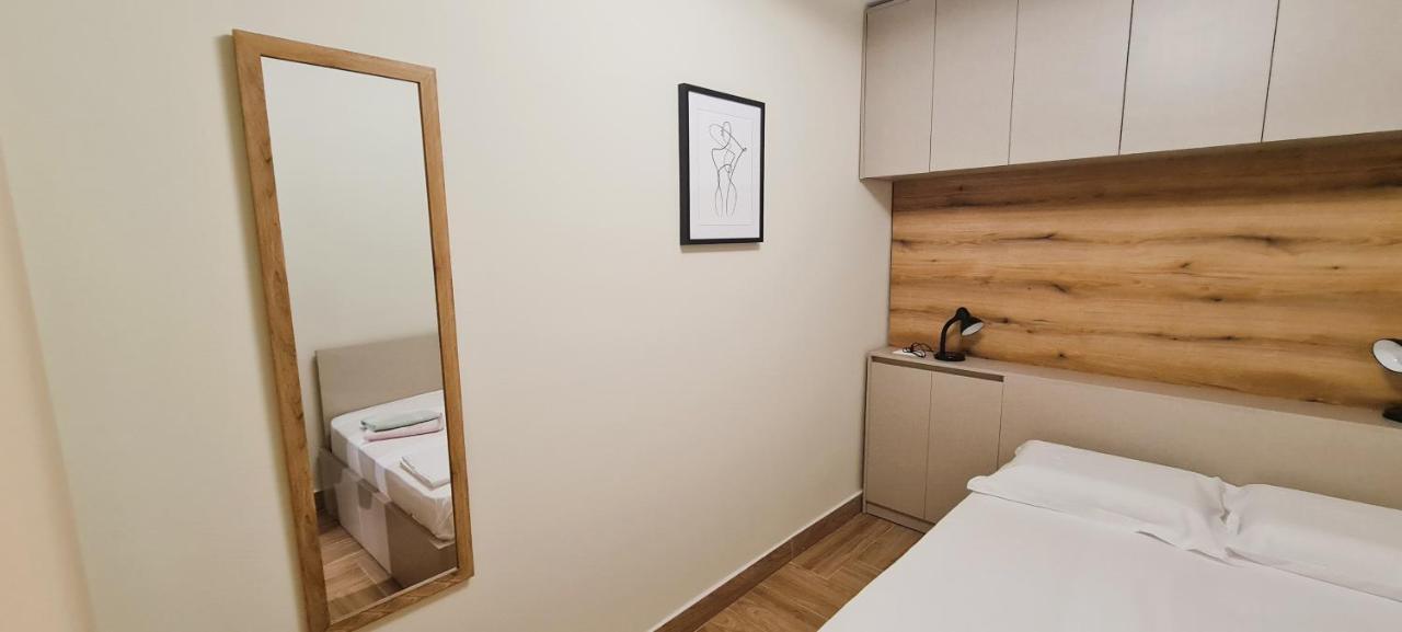 2V1 - Center Apartment 4 Tirana Bagian luar foto